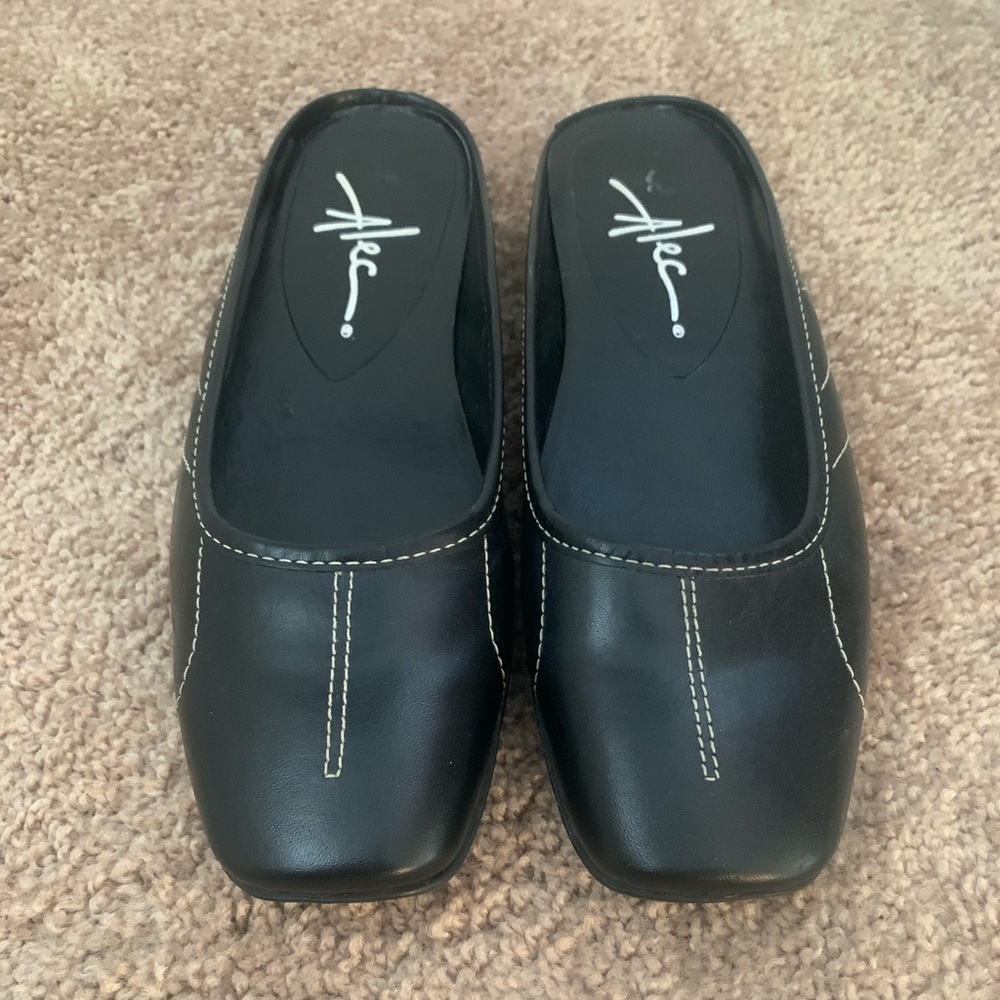 Black “Lindy” flats
